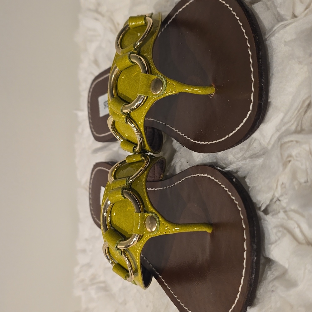 Steve Madden Swindlee Women's Size 7.5 Lime Green Flat Thong Sandals - Picture 9 of 10